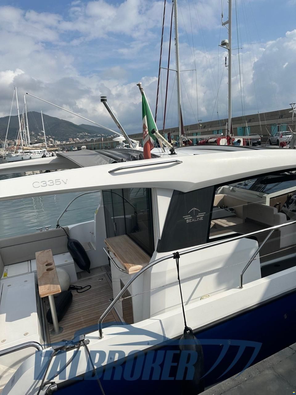 Sealine C335V