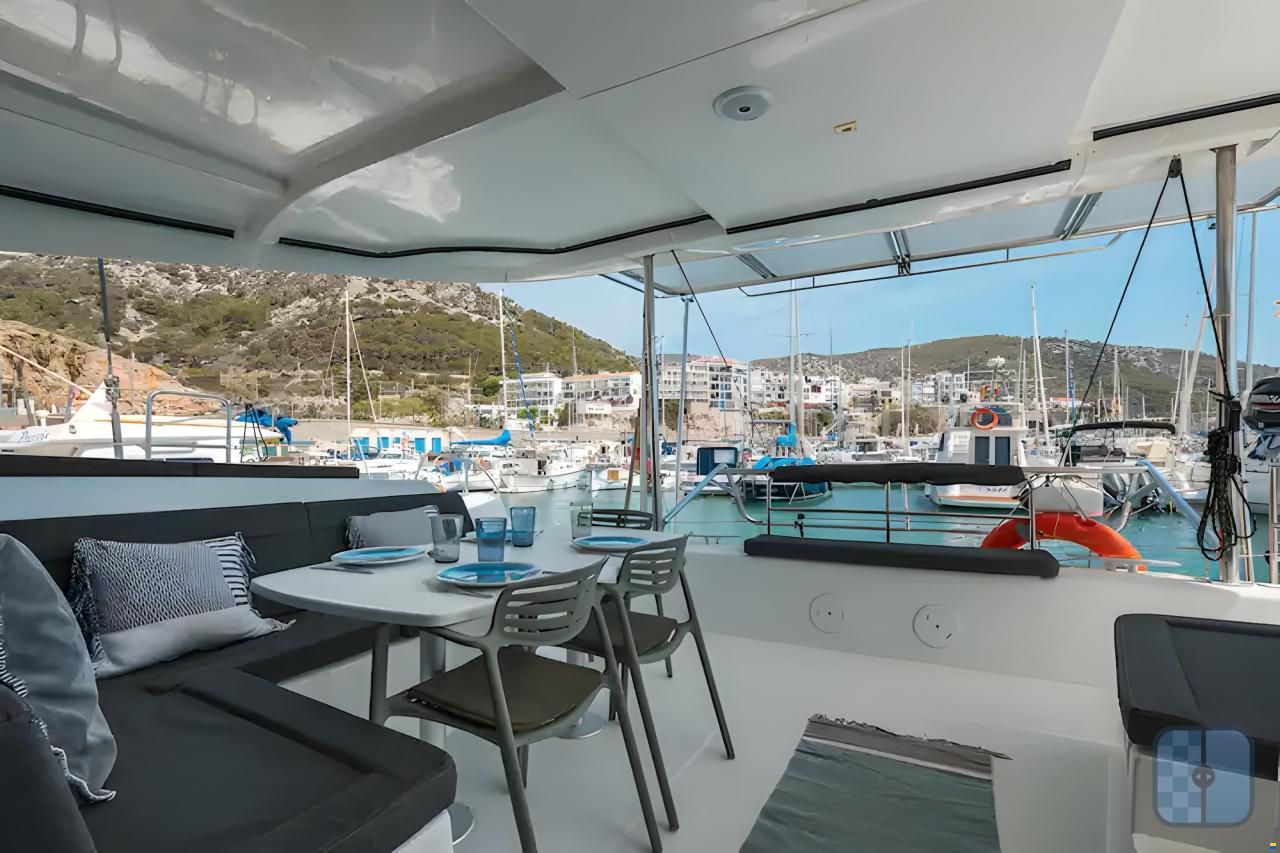 Lagoon 42