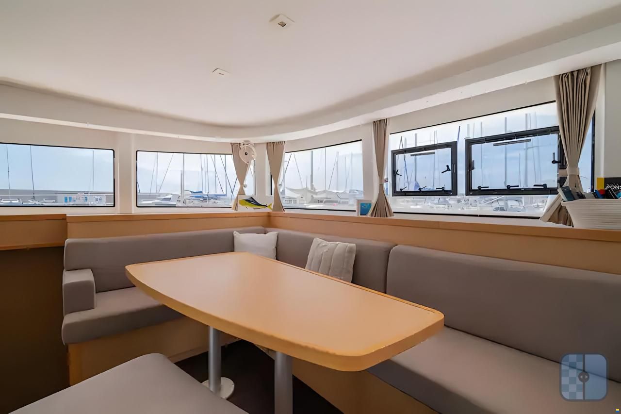 Lagoon 42