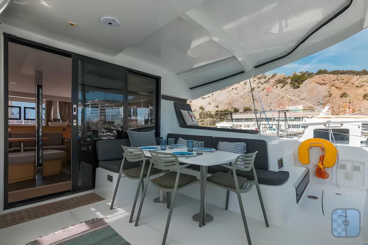 Lagoon 42