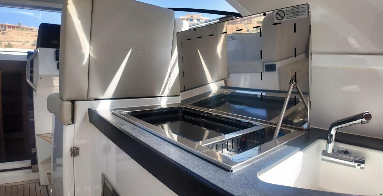 Sealine S335