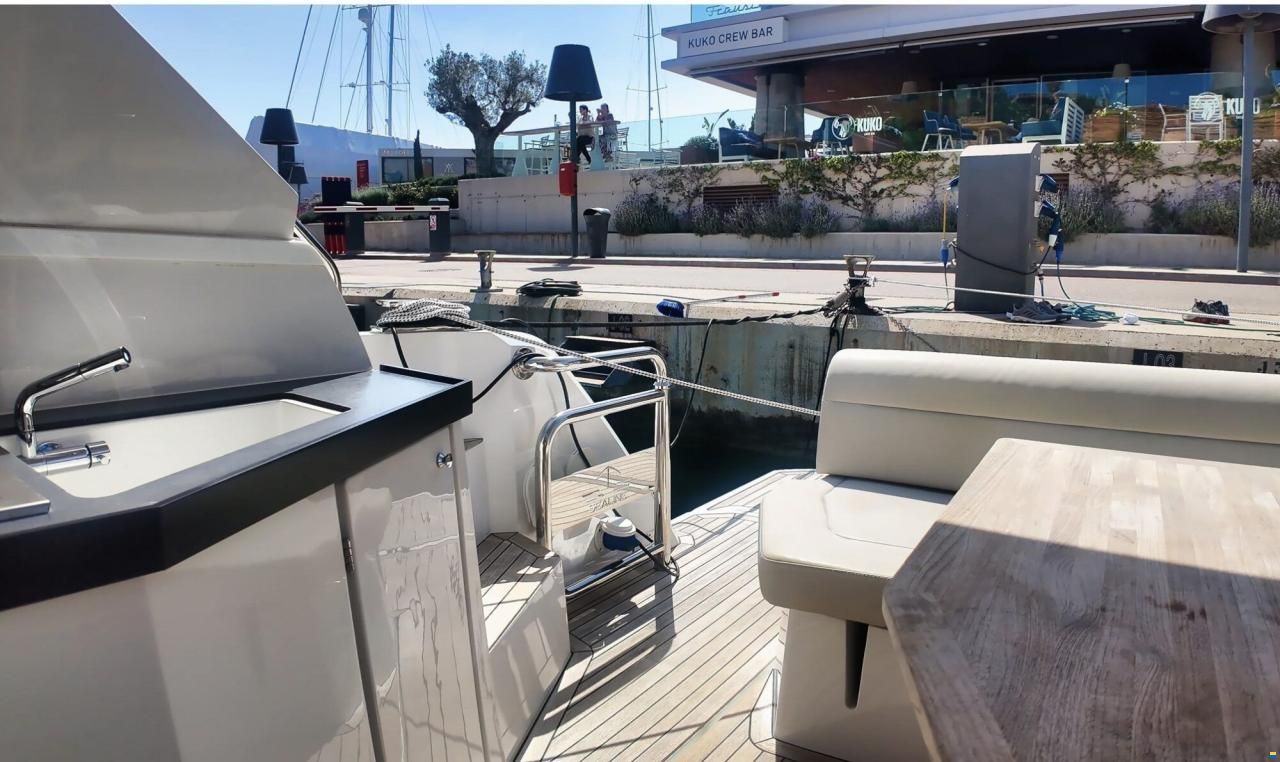 Sealine S335
