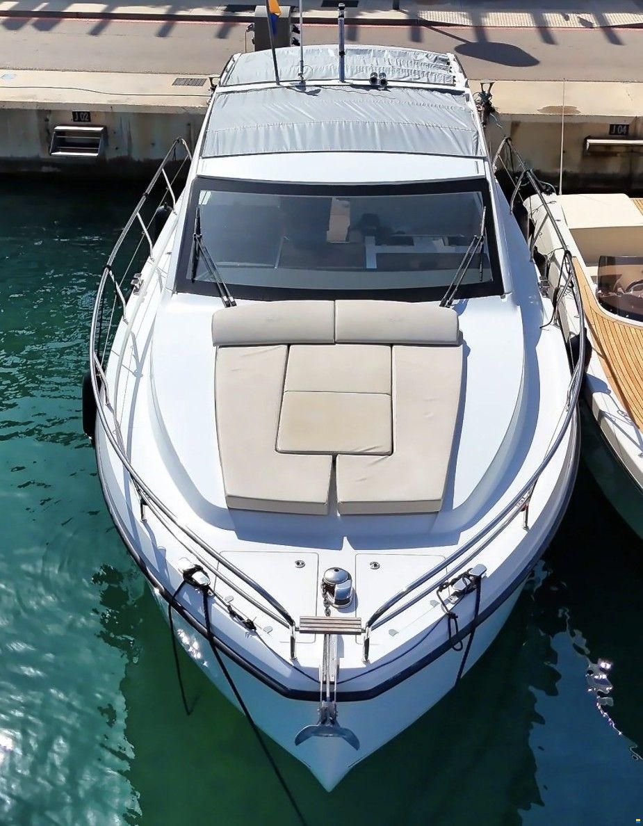 Sealine S335