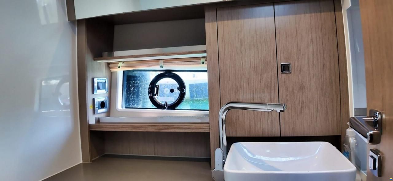 Sealine S335