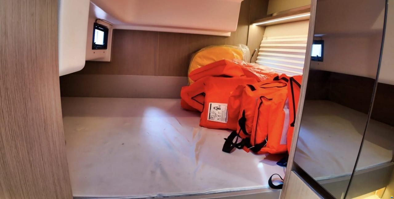 Sealine S335