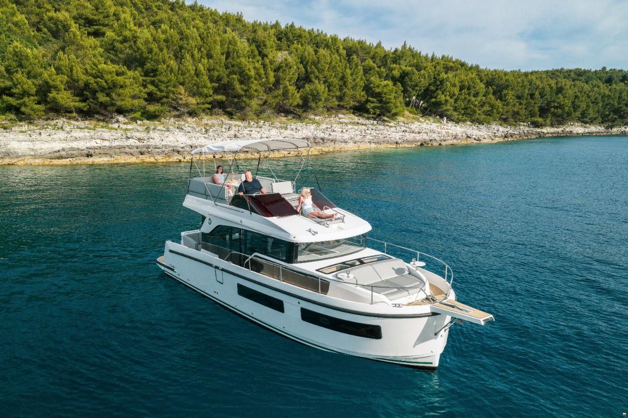 Delphia 11 Flylounge