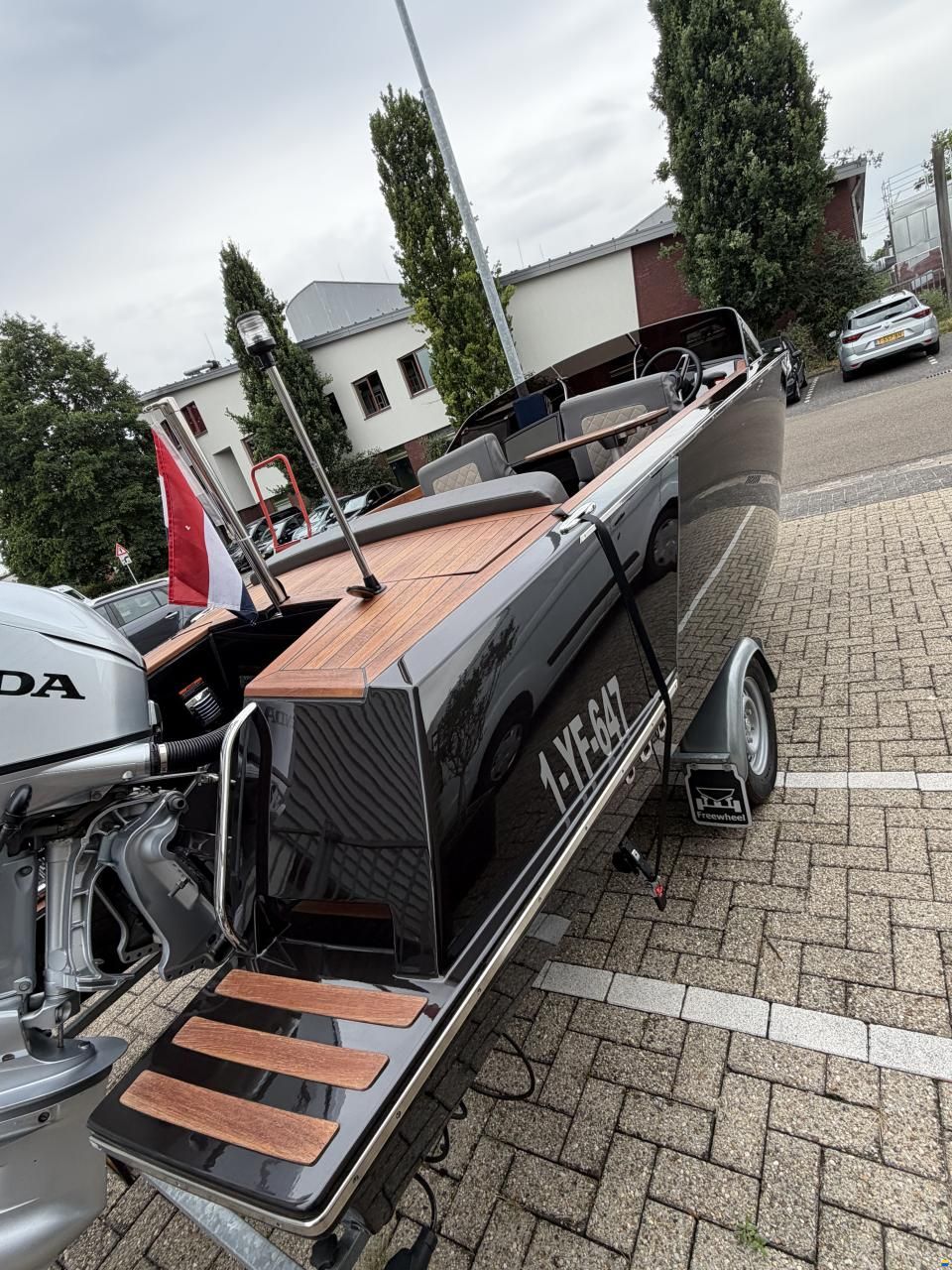 Flying Shark 5.7 Bowrider