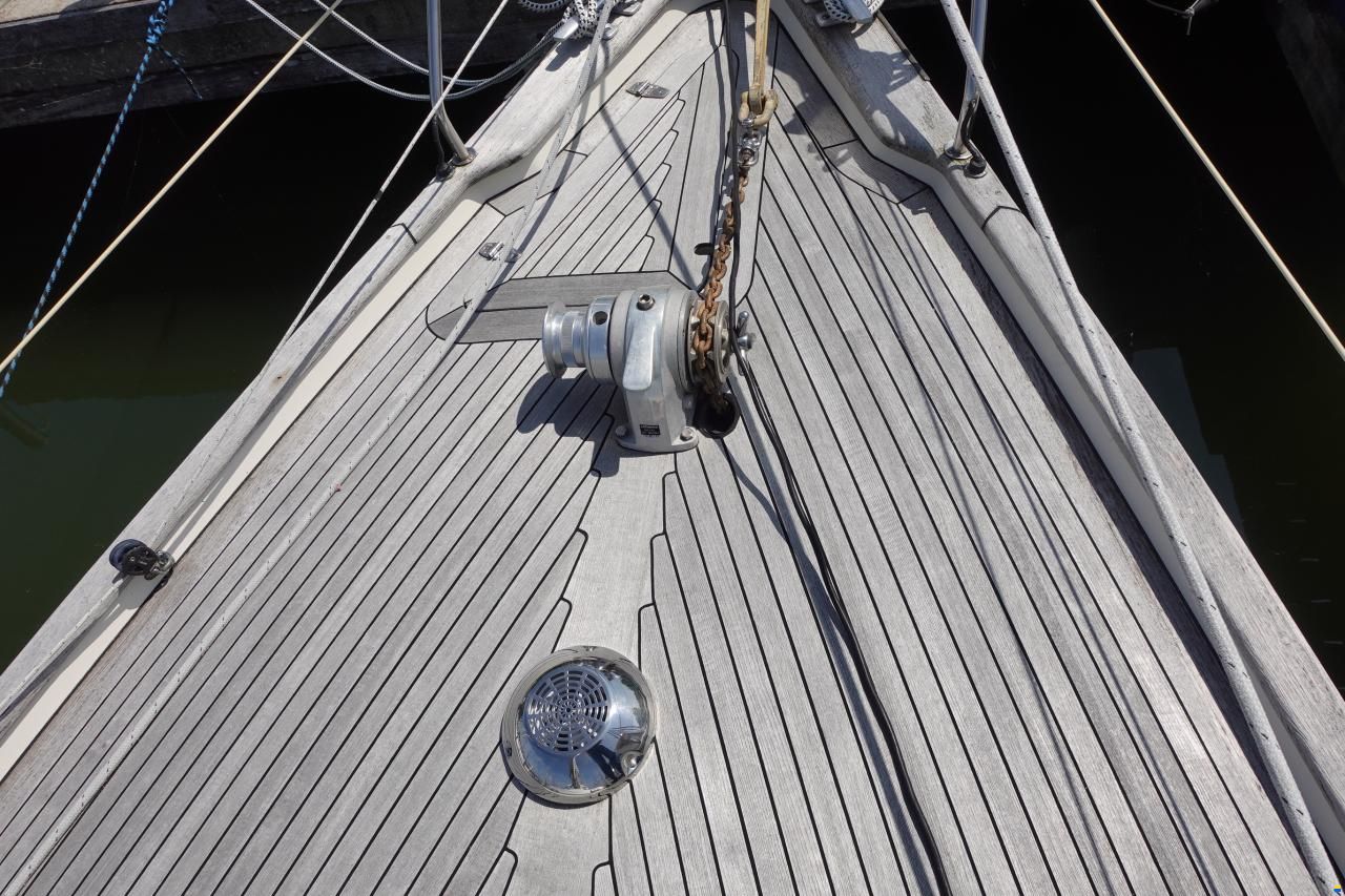 Hallberg-Rassy 352