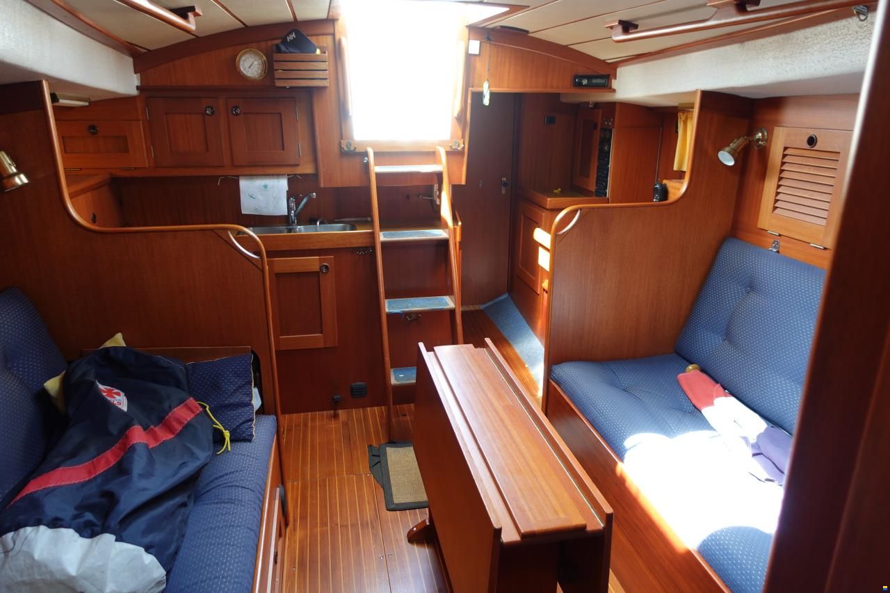 Hallberg-Rassy 352