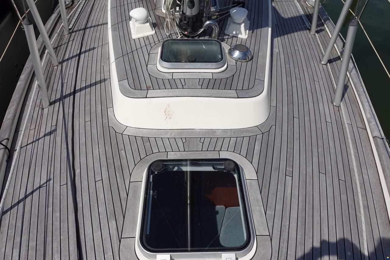Hallberg-Rassy 352