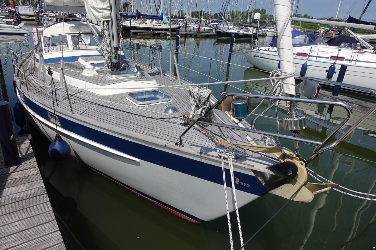 Hallberg-Rassy 352