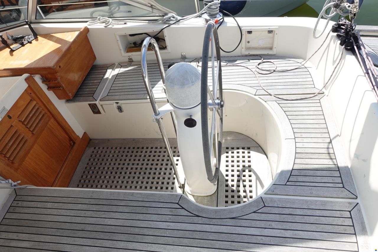 Hallberg-Rassy 352