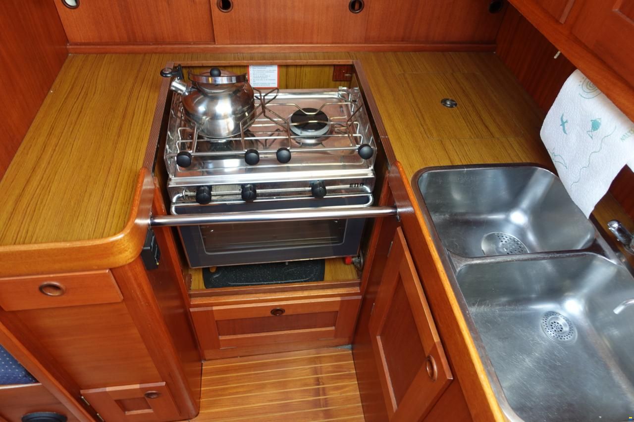 Hallberg-Rassy 352
