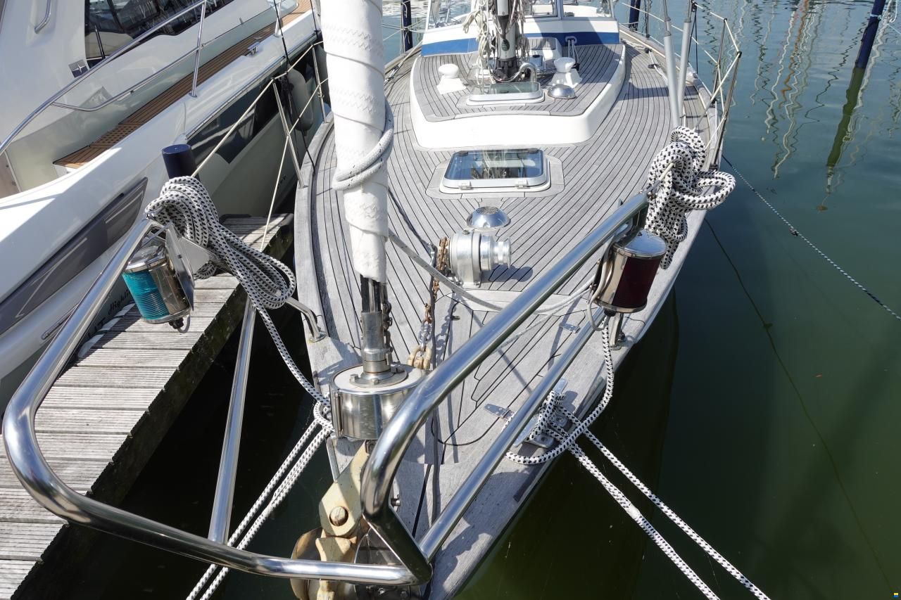 Hallberg-Rassy 352