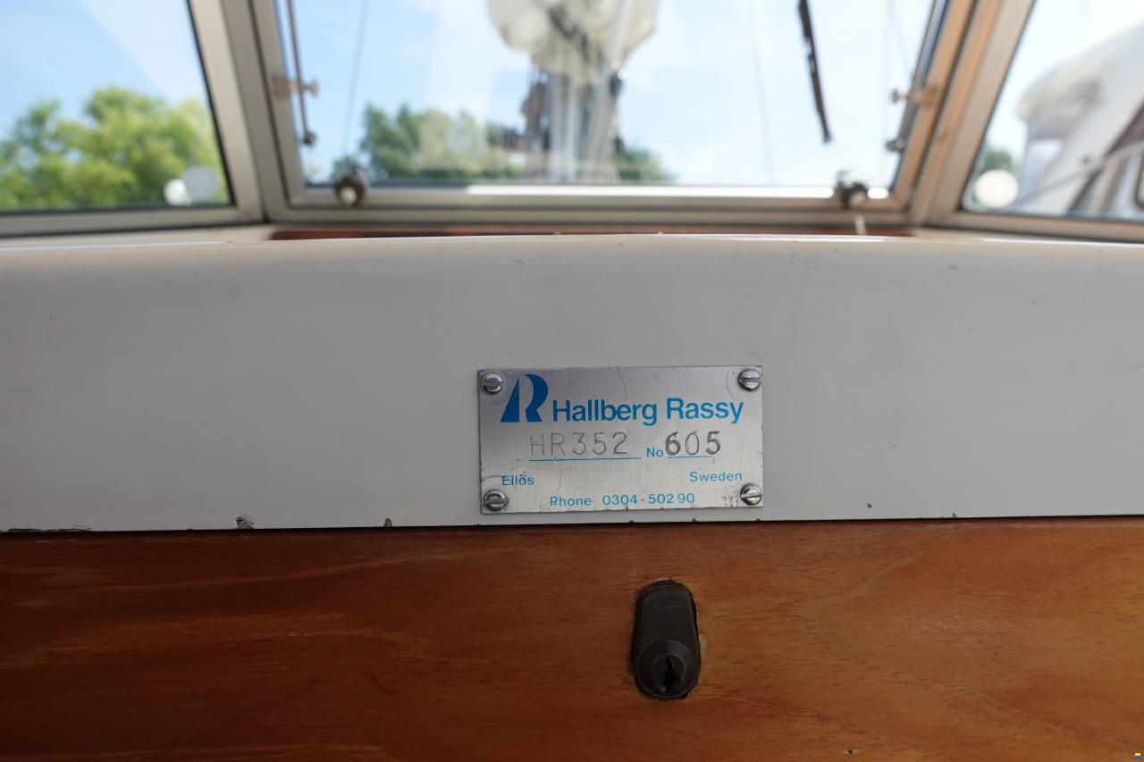 Hallberg-Rassy 352