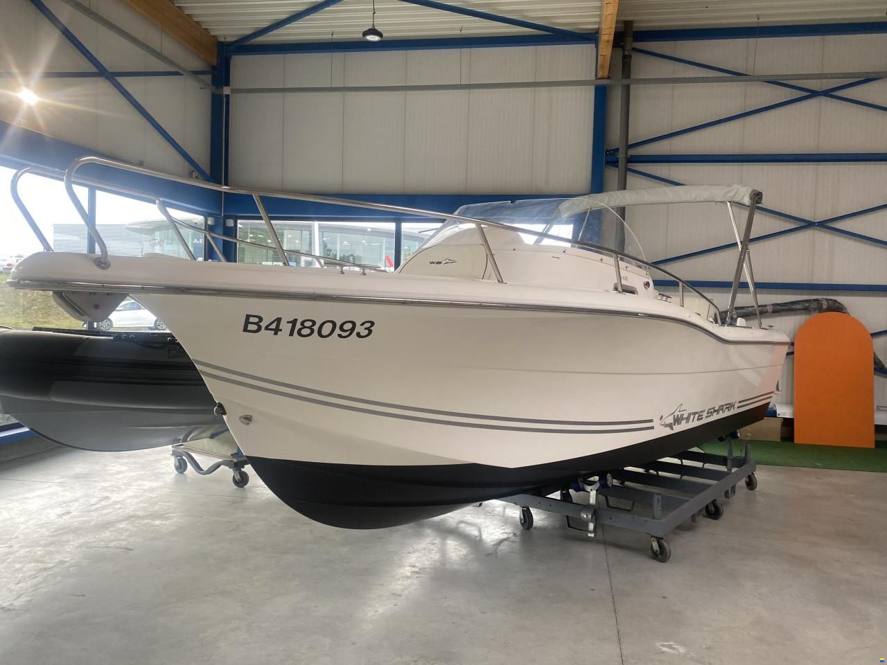 White Shark 248 Sundeck