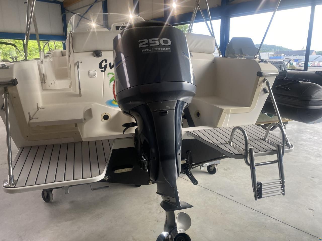White Shark 248 Sundeck