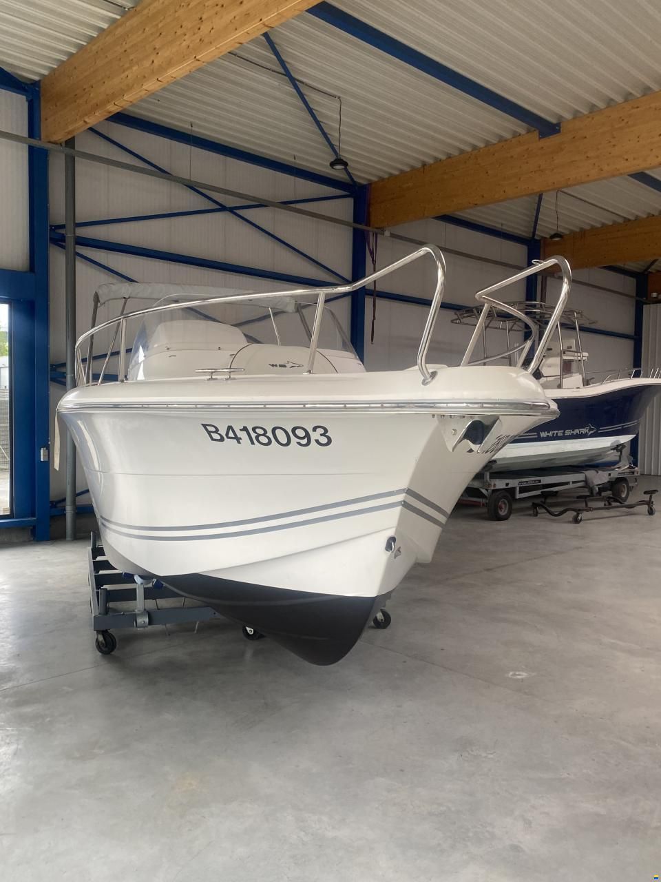 White Shark 248 Sundeck