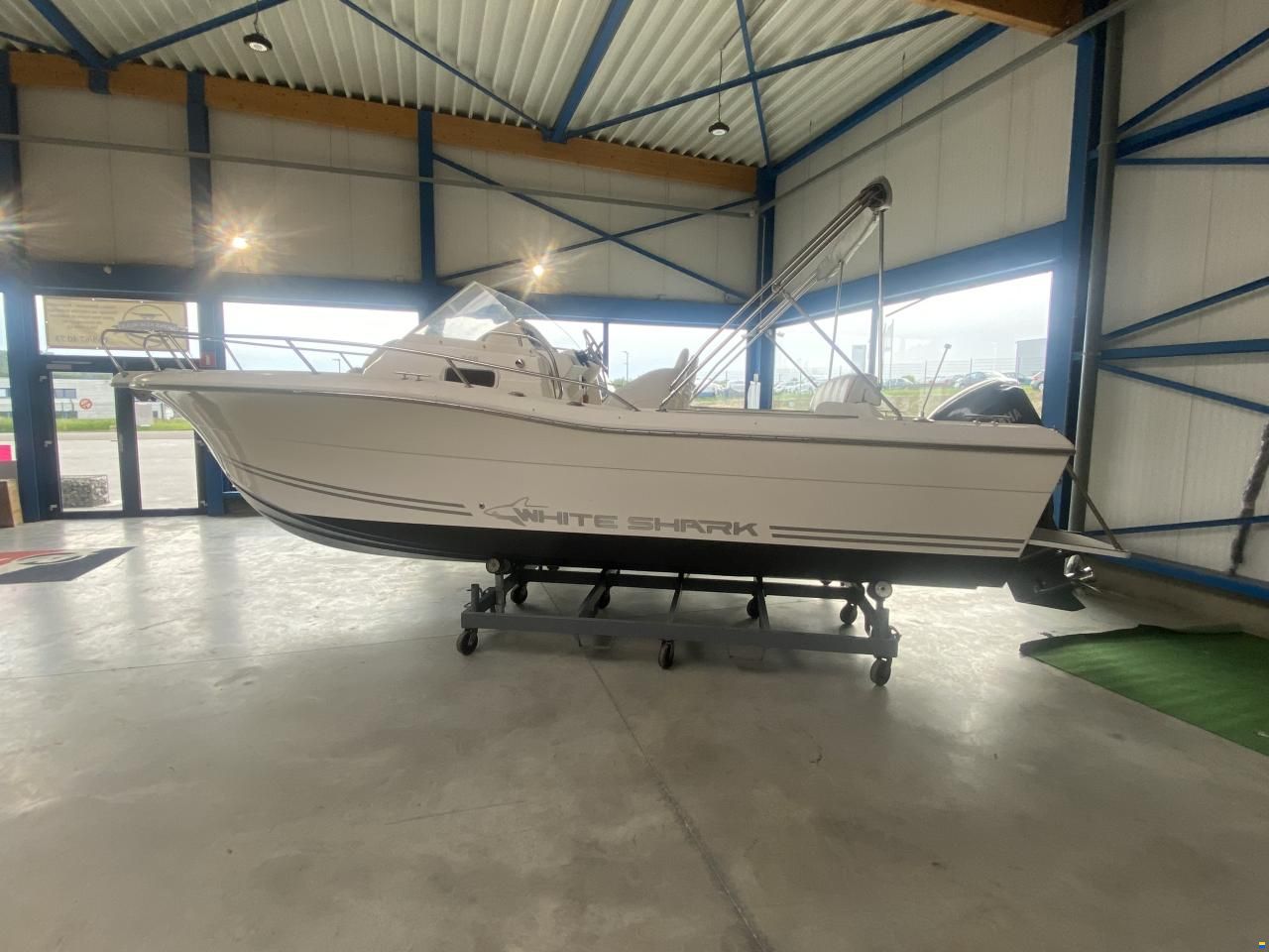 White Shark 248 Sundeck