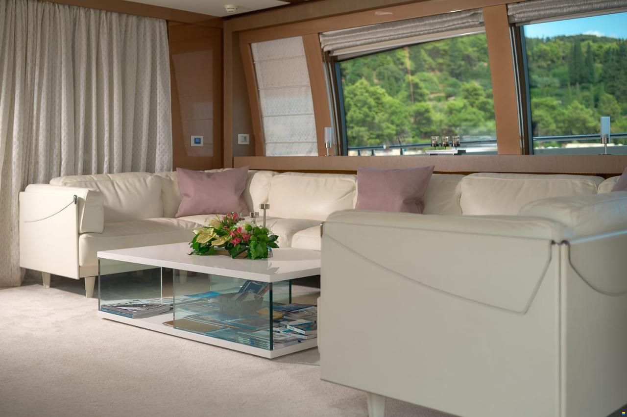 Ferretti 960