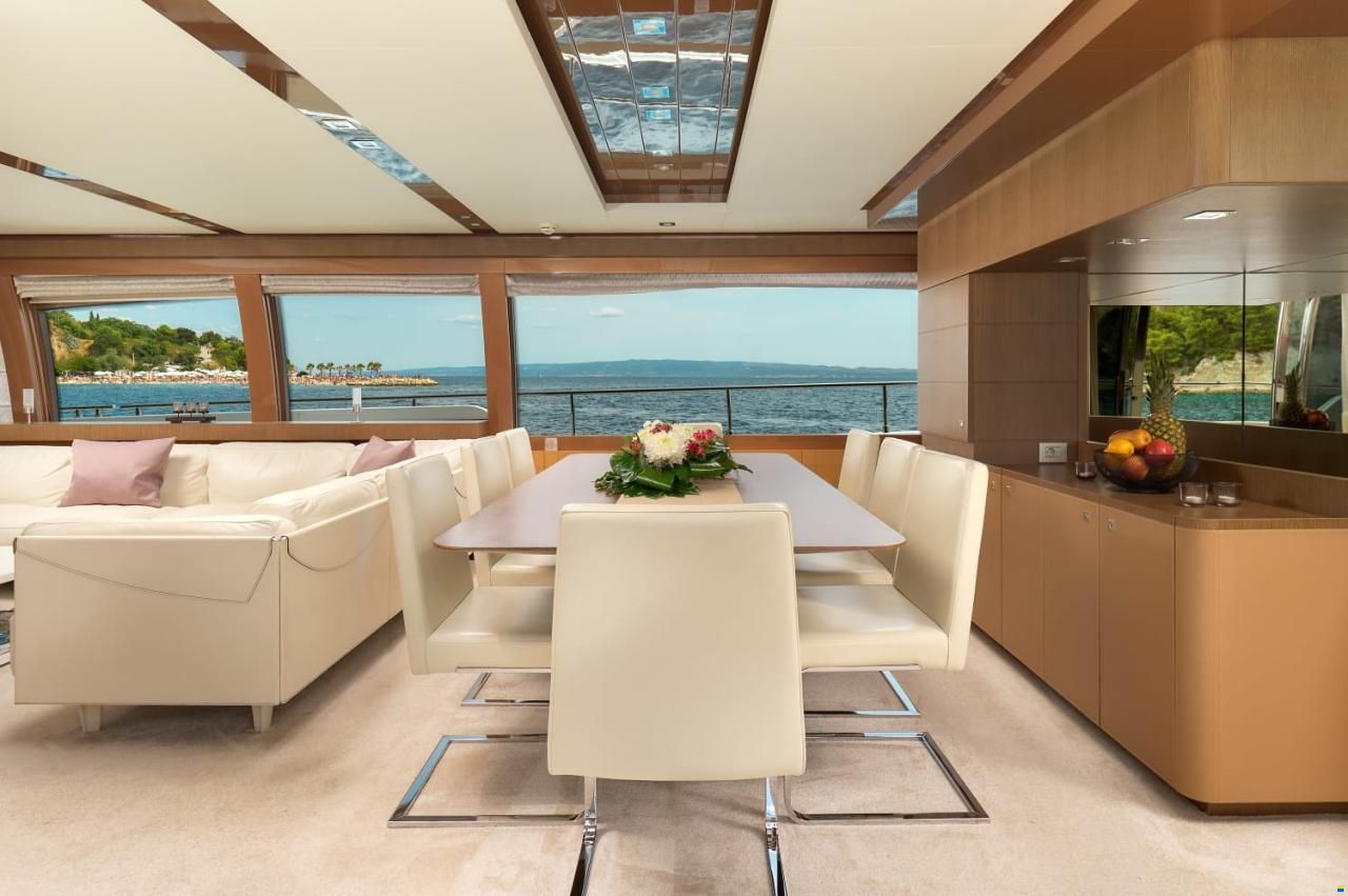 Ferretti 960