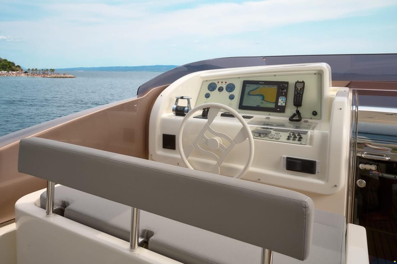 Ferretti 960