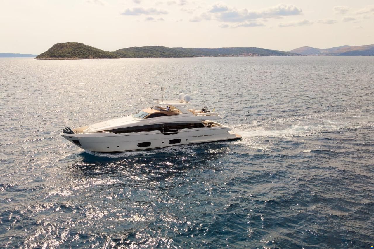 Ferretti 960