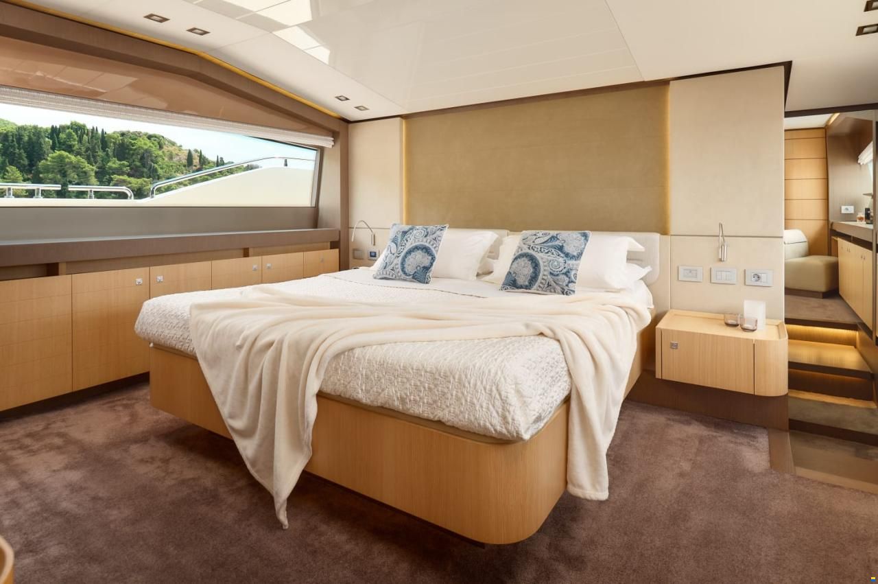 Ferretti 960