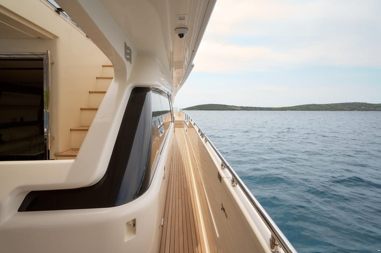 Ferretti 960