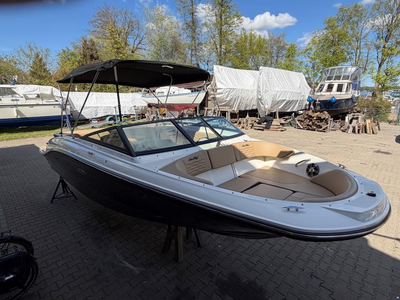 Sea Ray SPX 210