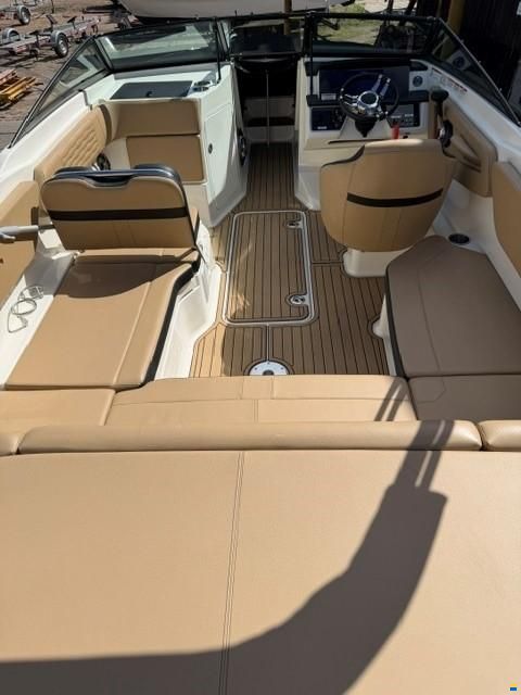 Sea Ray SPX 210
