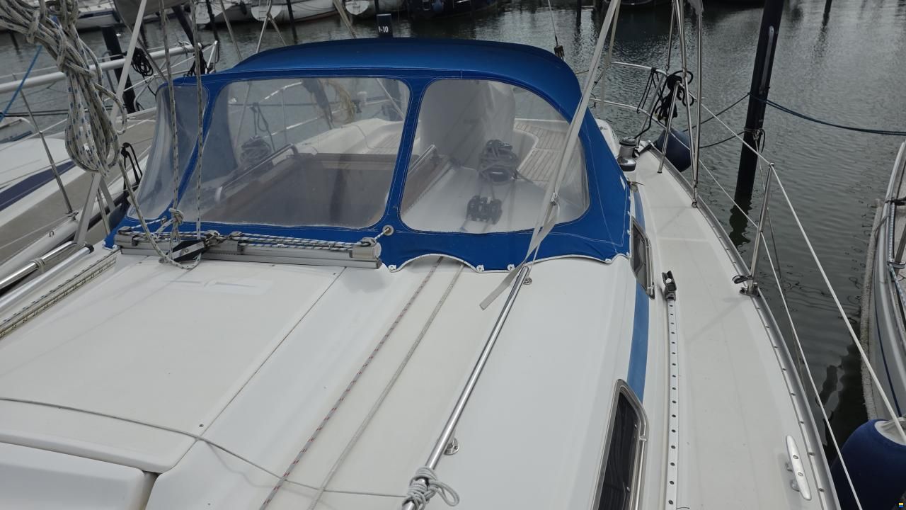Bavaria C37-2 cabin