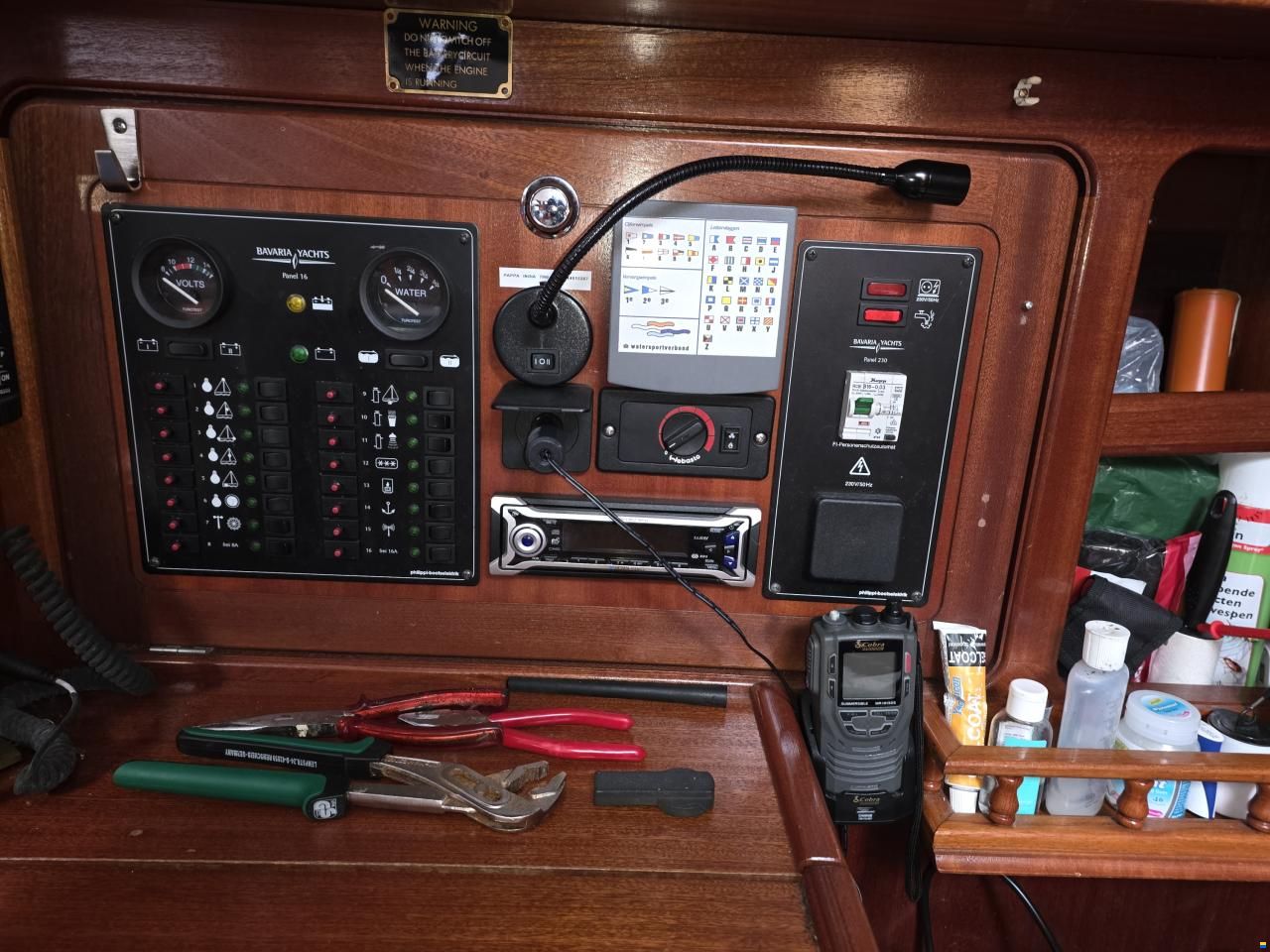 Bavaria C37-2 cabin