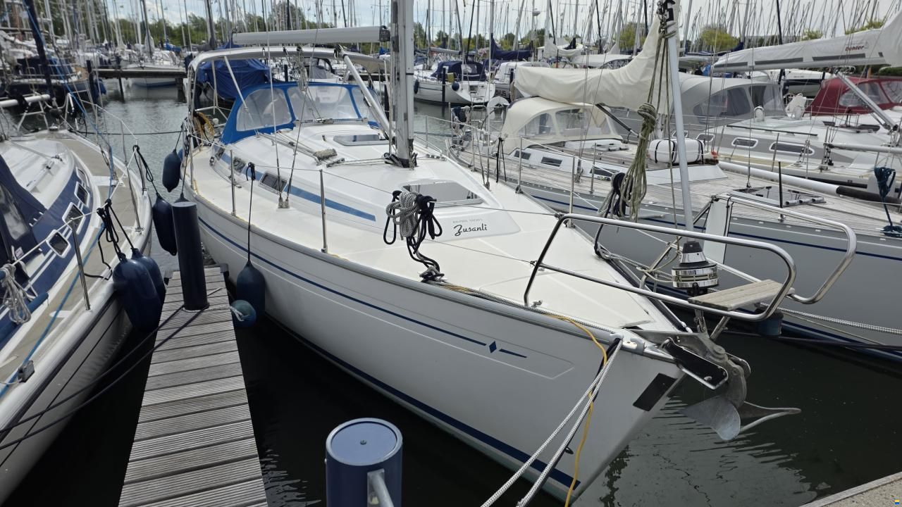 Bavaria C37-2 cabin