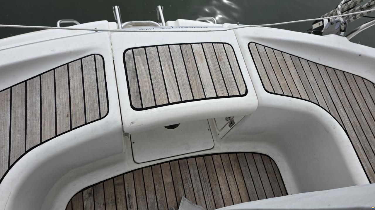 Bavaria C37-2 cabin