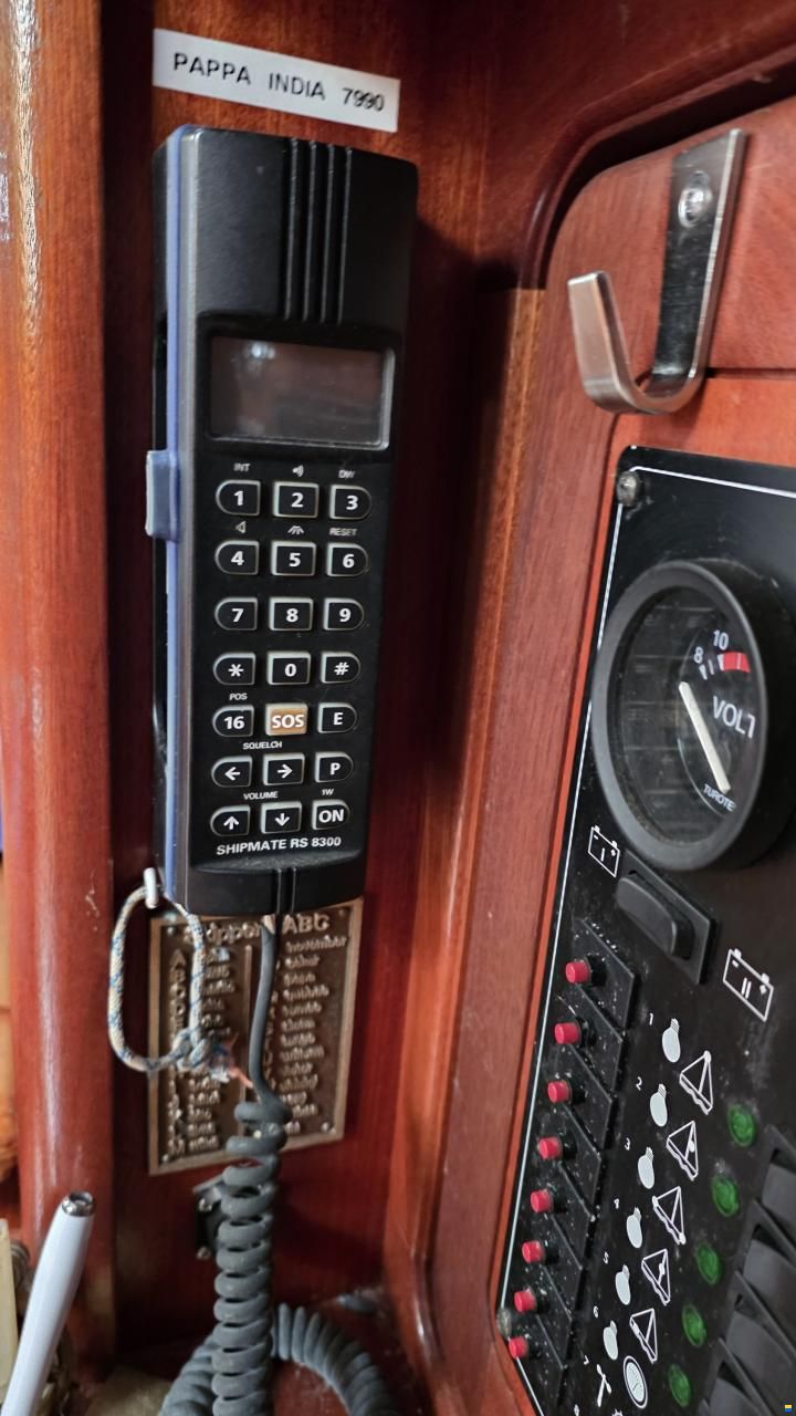 Bavaria C37-2 cabin