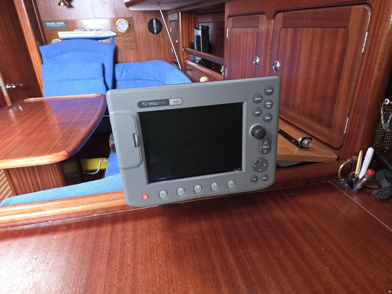 Bavaria C37-2 cabin