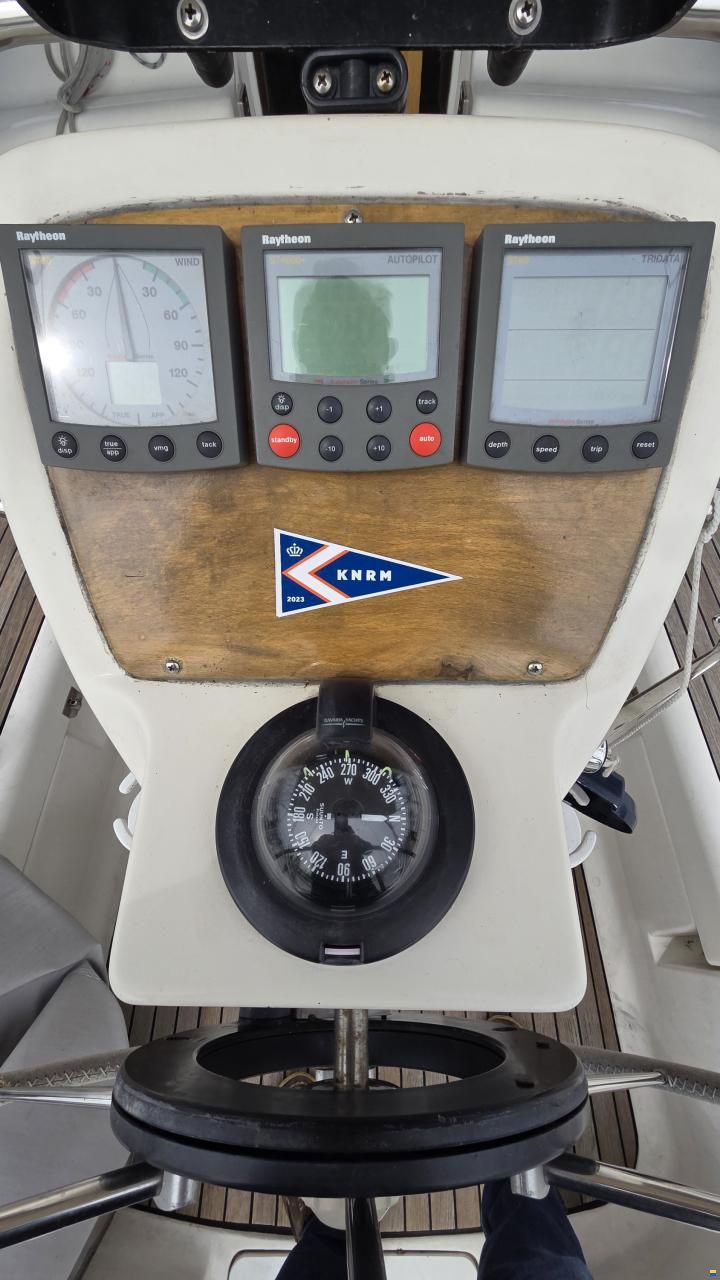 Bavaria C37-2 cabin