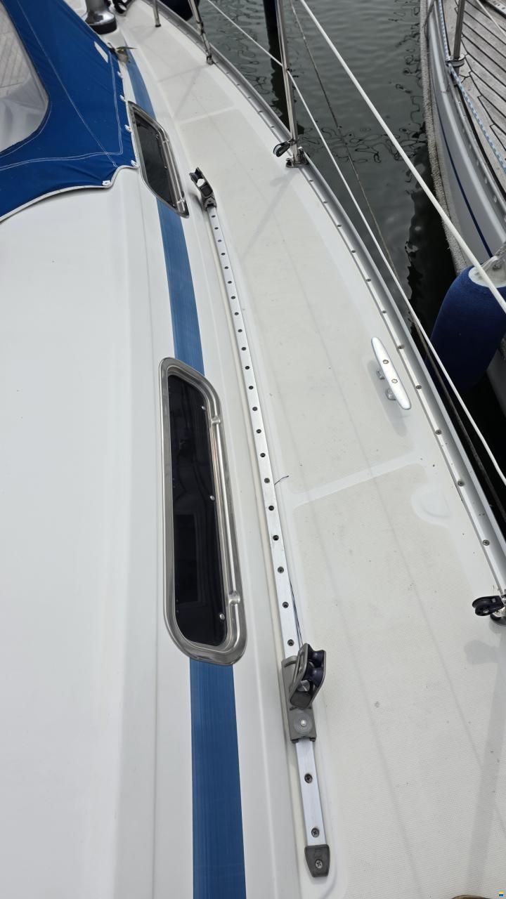 Bavaria C37-2 cabin