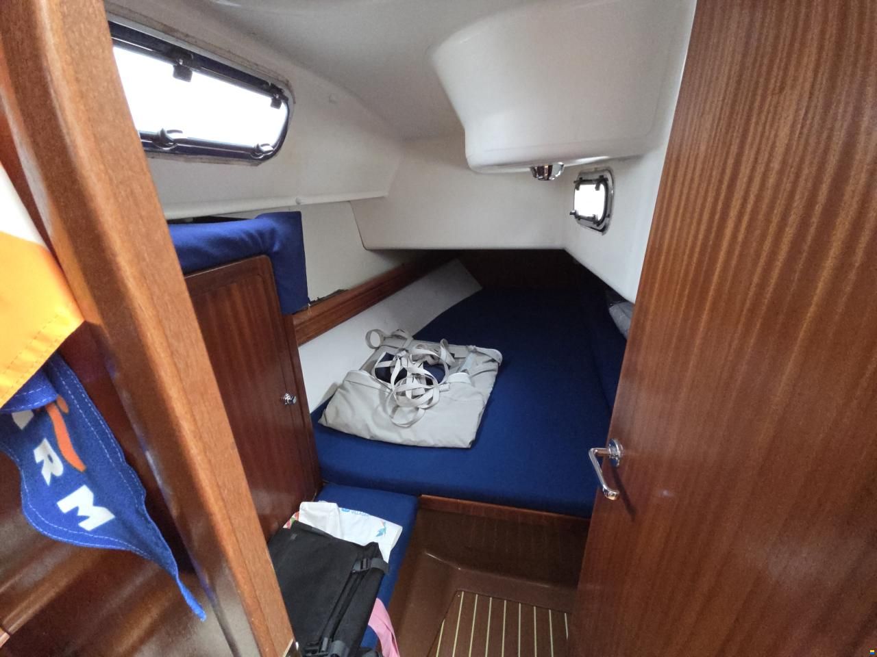 Bavaria C37-2 cabin
