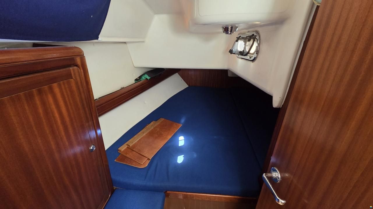 Bavaria C37-2 cabin
