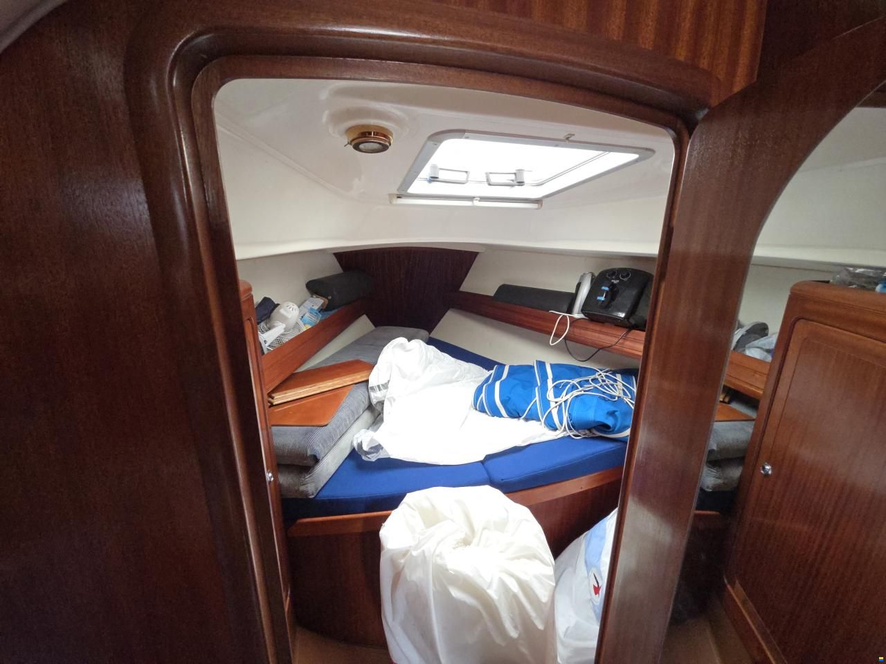 Bavaria C37-2 cabin