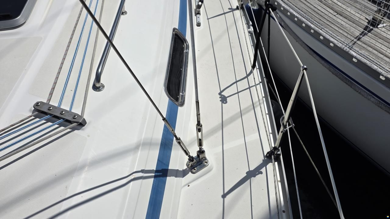 Bavaria C37-2 cabin