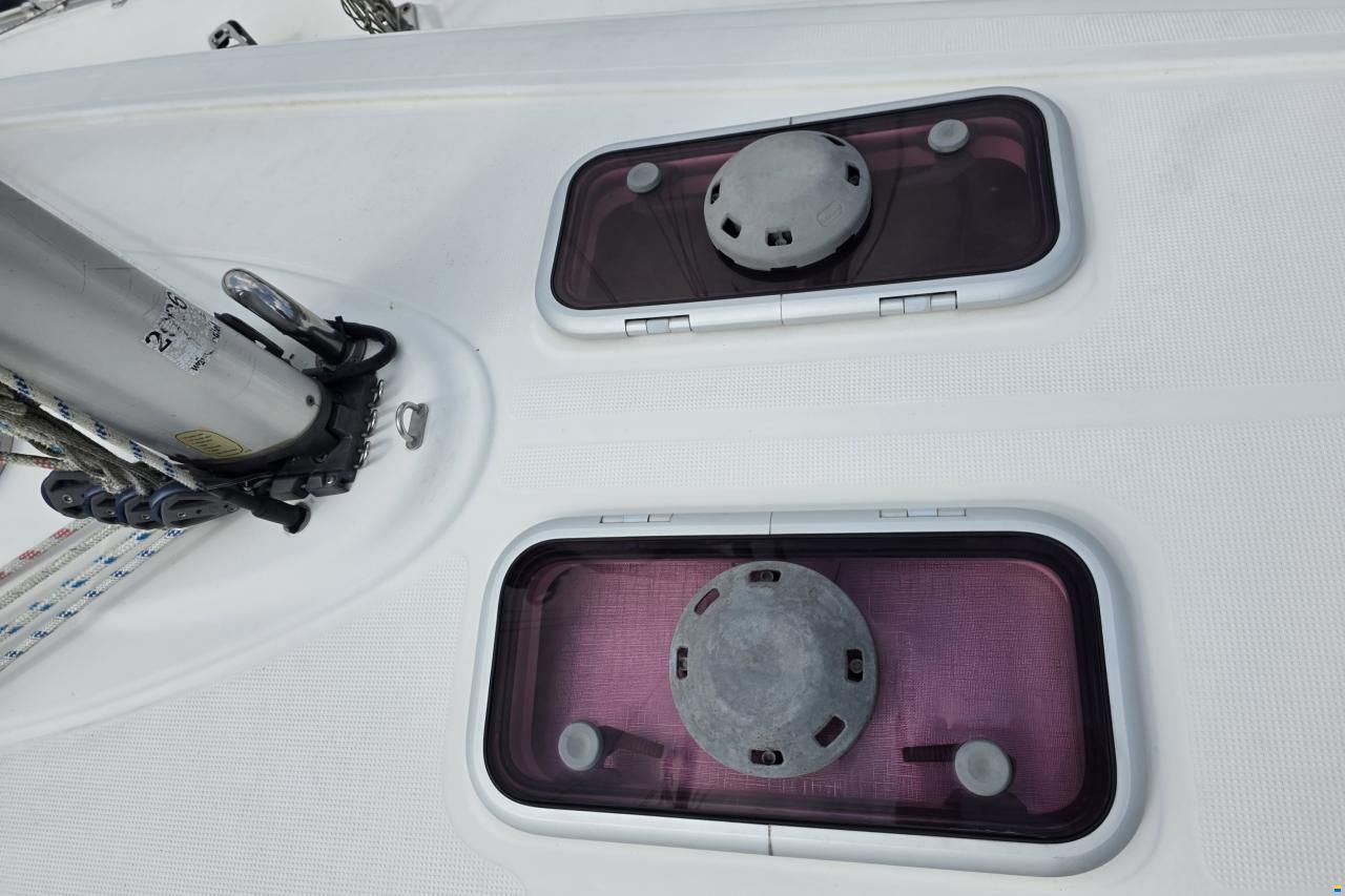 Bavaria 36-3 cabin
