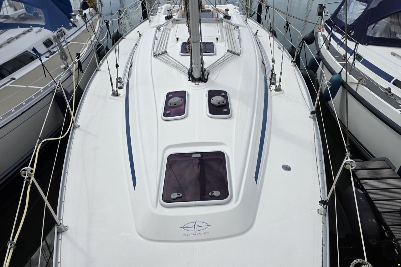 Bavaria 36-3 cabin