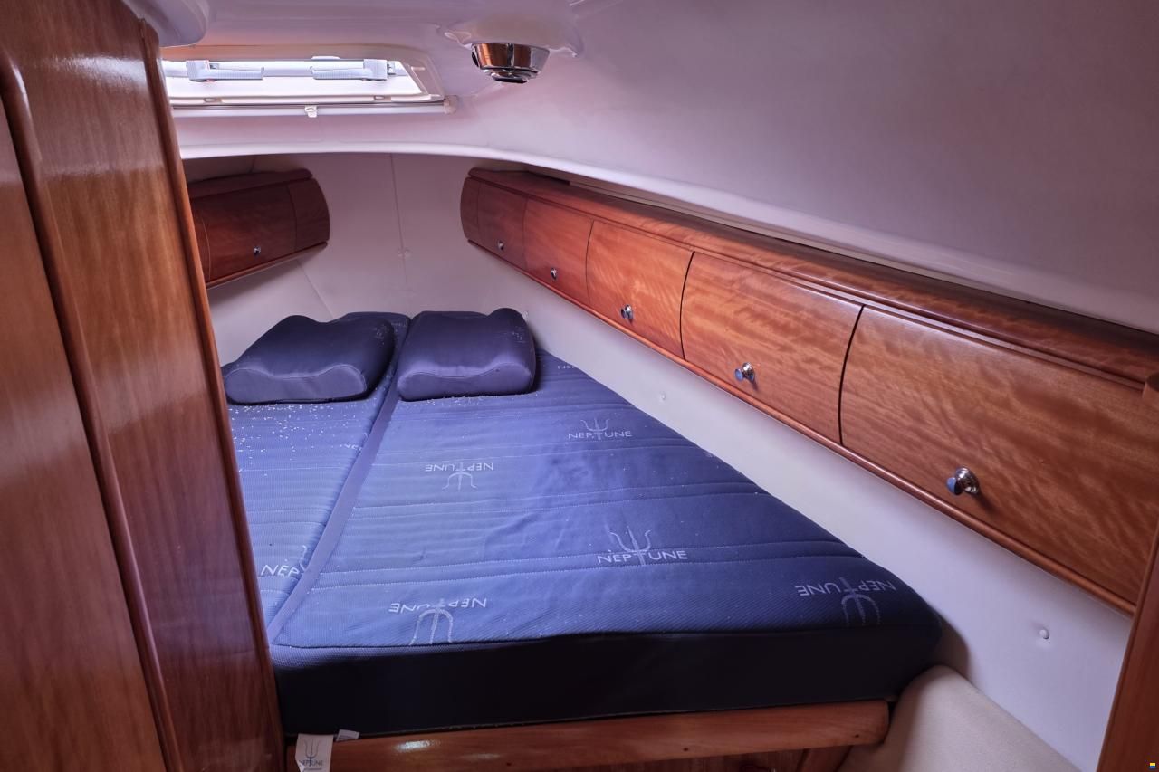 Bavaria 36-3 cabin