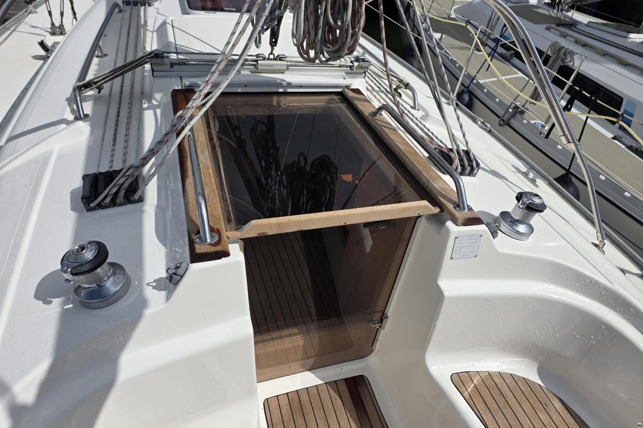 Bavaria 36-3 cabin