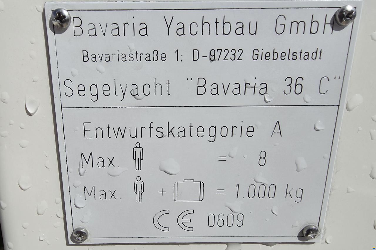 Bavaria 36-3 cabin