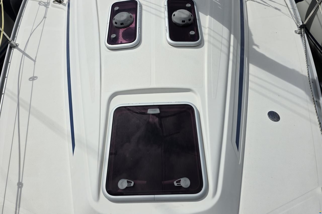 Bavaria 36-3 cabin