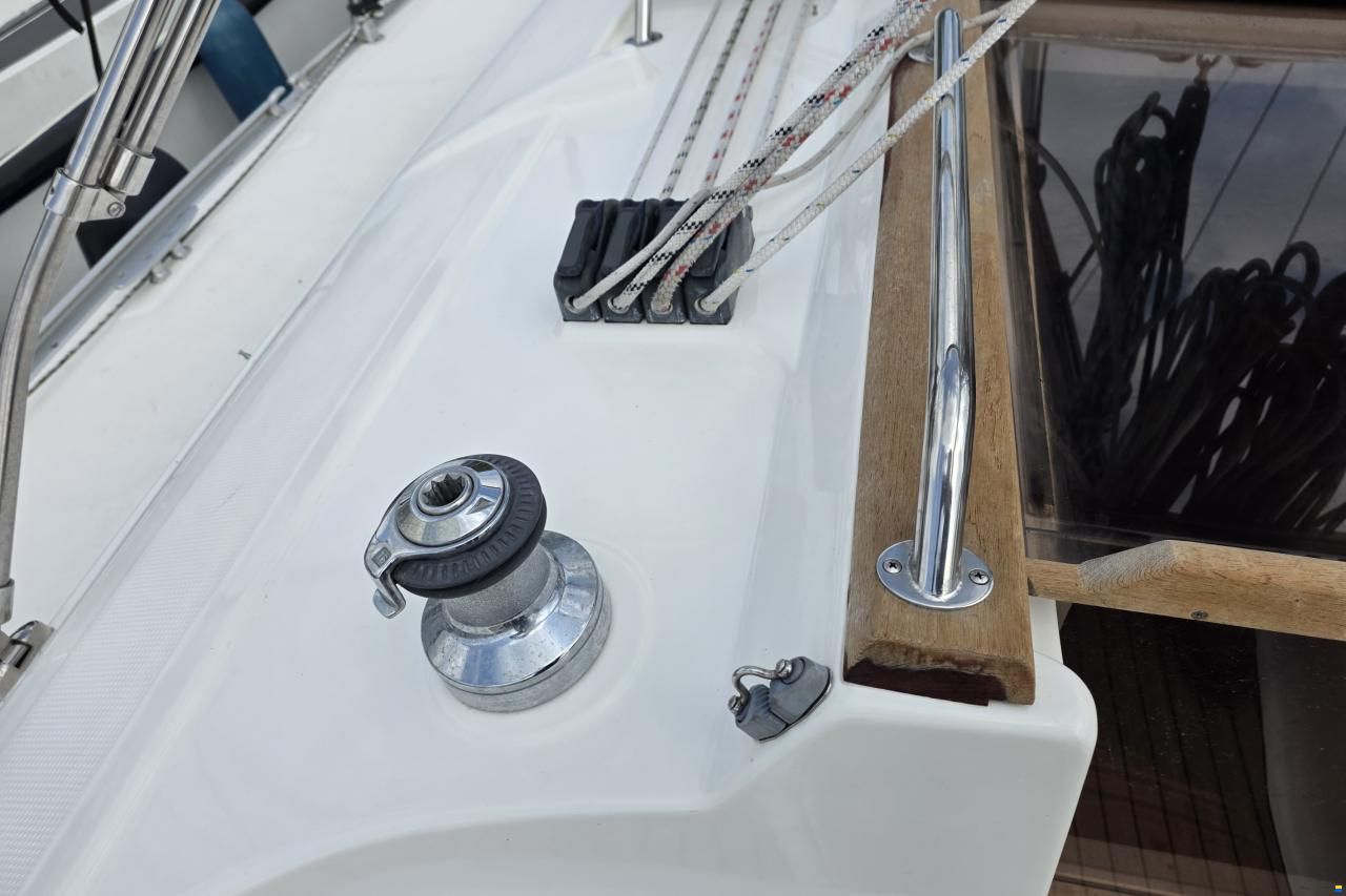 Bavaria 36-3 cabin